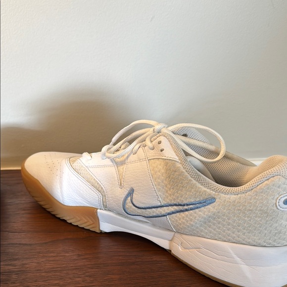 Nike White and Blue Low-Top Athletic Sneakers Tennis Court - Picture 5 of 7